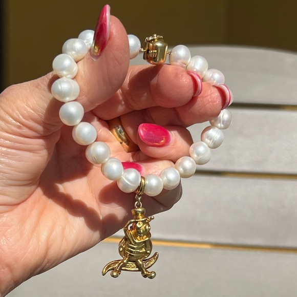 Jewelry - 18k unoaerrePearl Bracelet with Gold Charm